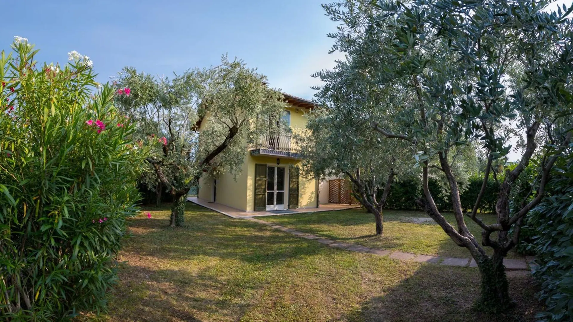 Wonderful Villa On The Garda Lake With Private Garden Salo